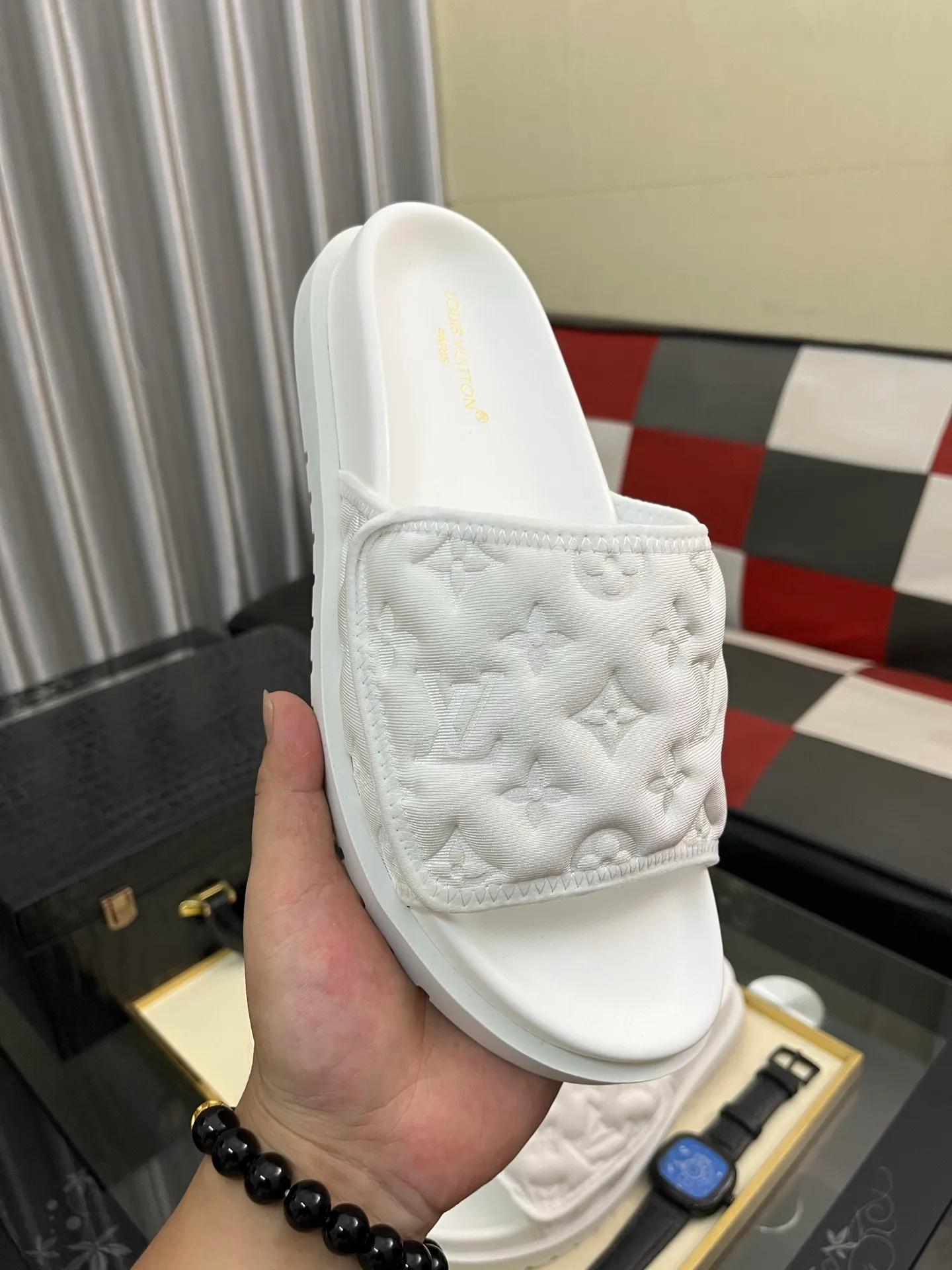 Men's men's shoes💰320⌚️⌚️[Louis Vuitton LV slippers] (high-end cowhide) counter 1:1 fashion style summer must-have! The designer used LV’s iconic outsole. The original simple slippers instantly become fashionable! The upper is made of flexible special cowhide leather straps alternately, and the workmanship is exquisite! A must-have for stylish men in summer, size 38-44